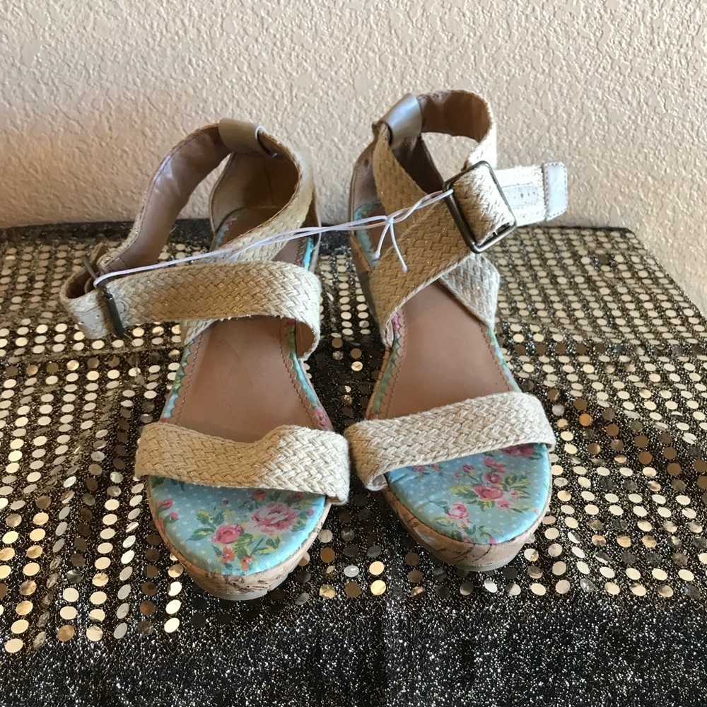 COPY - Low Height Wedge w/Straps